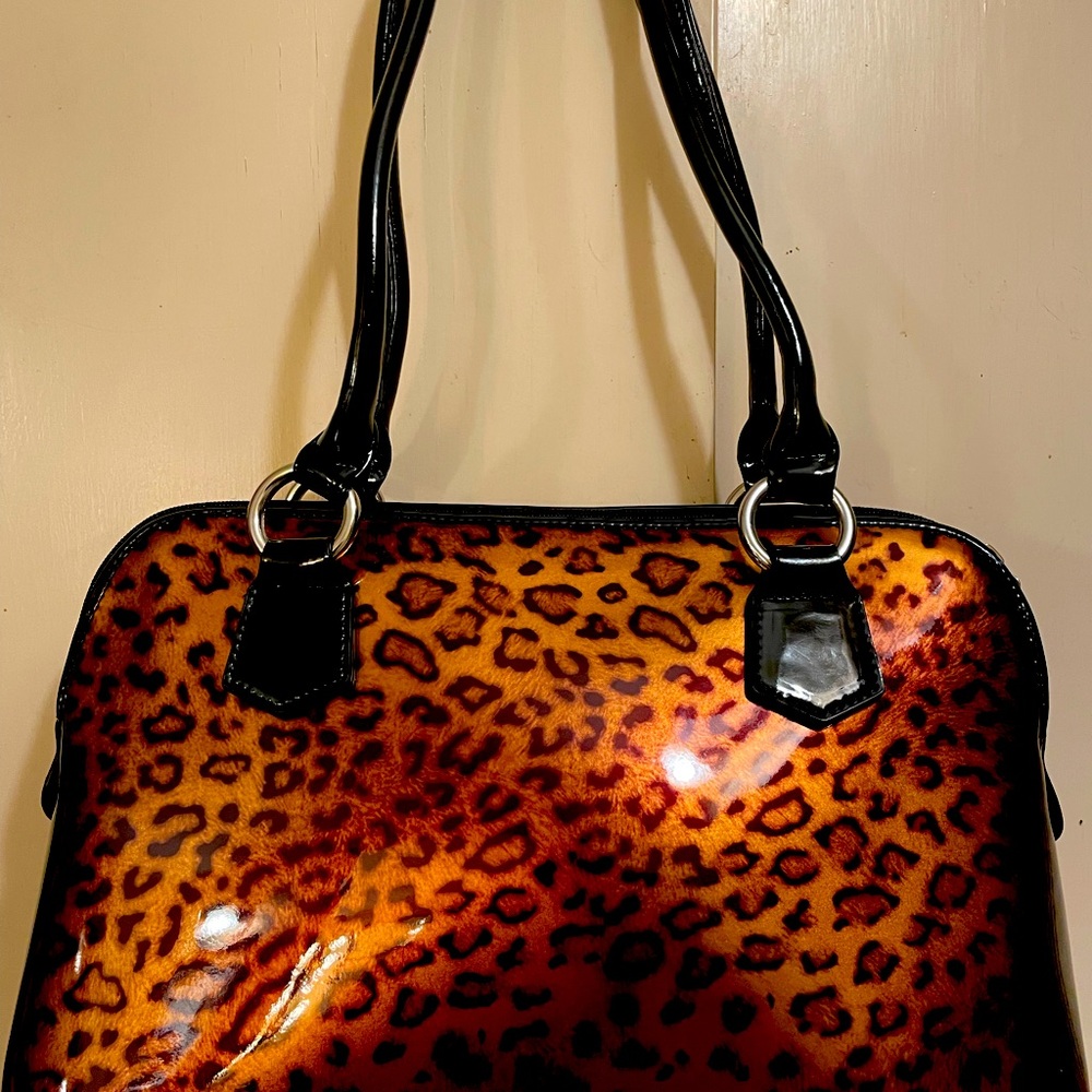 Bravo Beverley Hills handbag. Leopard print. Coated leather. New condition